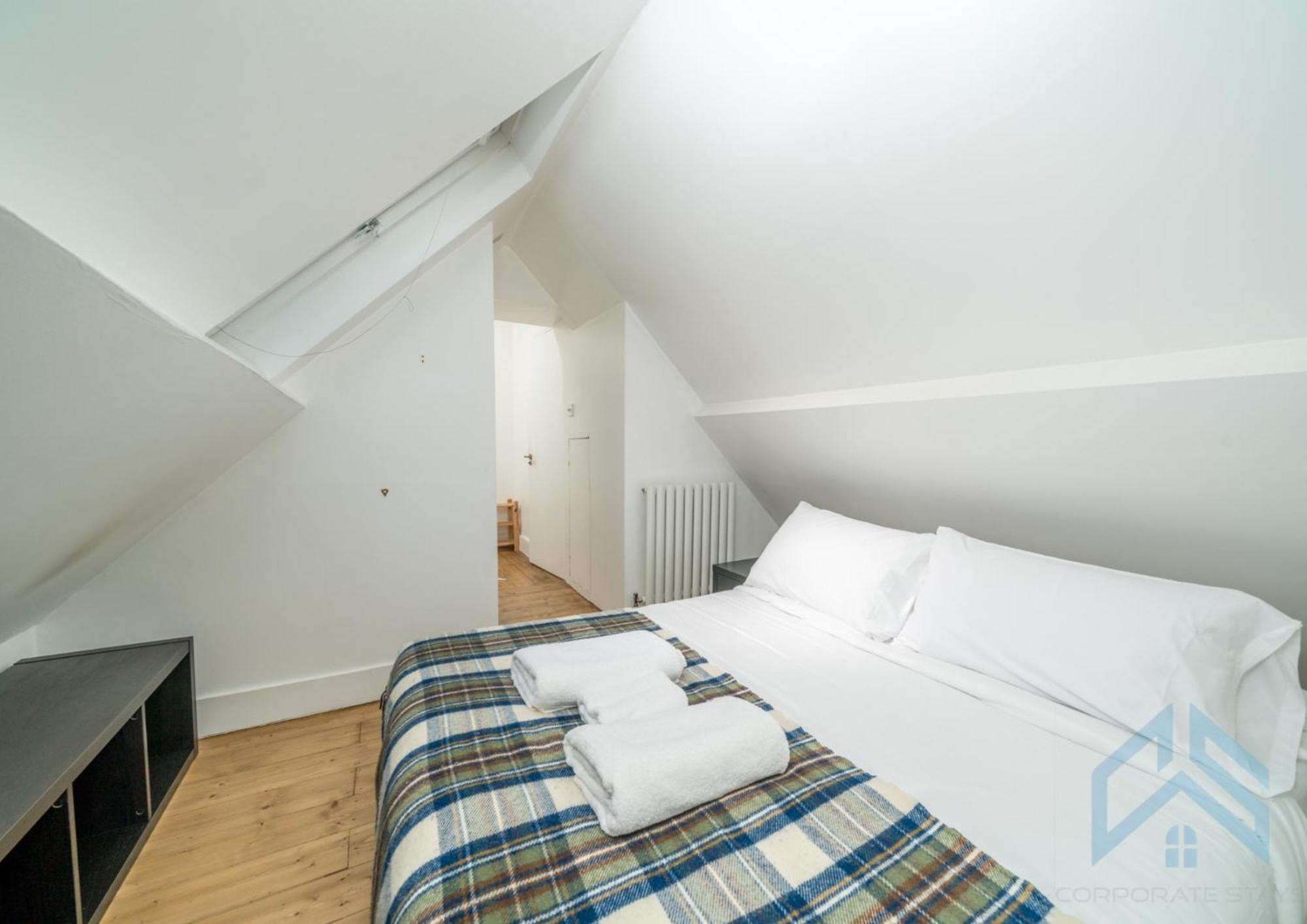 Boutique 2br With Roof Terrace Near Tube - West Kensington *